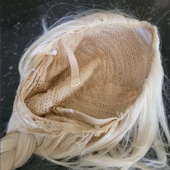 Disney Frozen Elsa wig - Picture 3 of 3